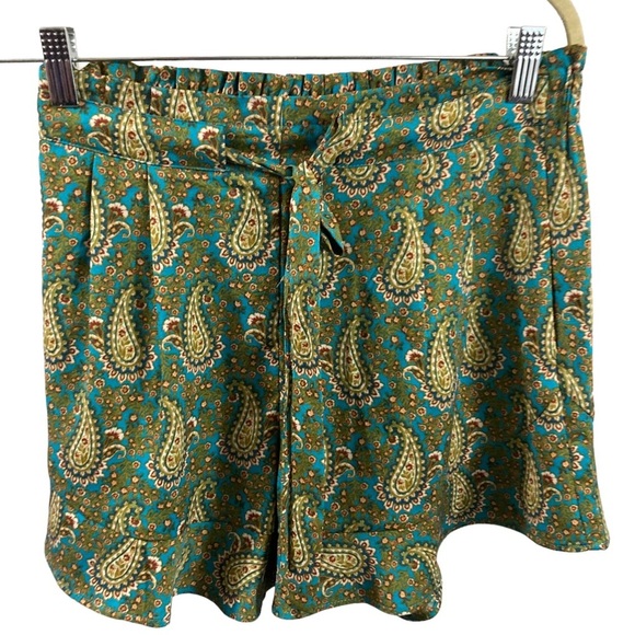 DR2 BY DANIEL RAINN GREEN PAISLEY BOHO RUFFLED HEM SHORTS, SMALL - Picture 2 of 6